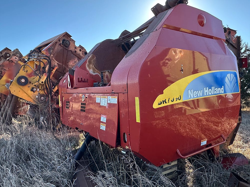 Salvaged New Holland BR 7050 attachment