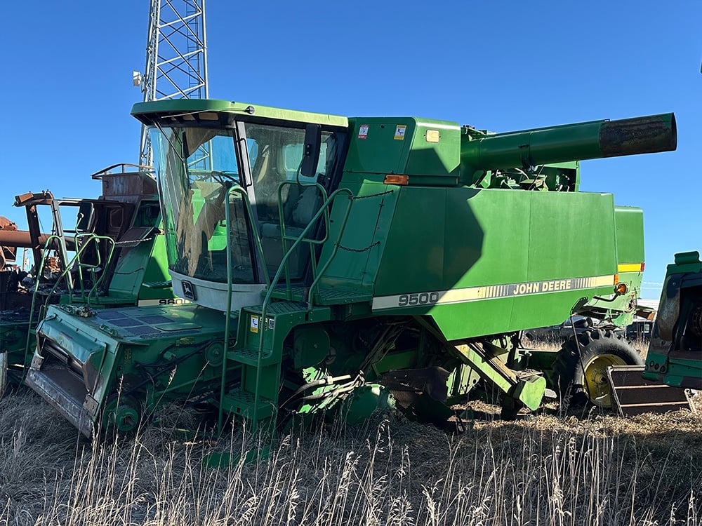 salvaged John Deere harvestor 9500