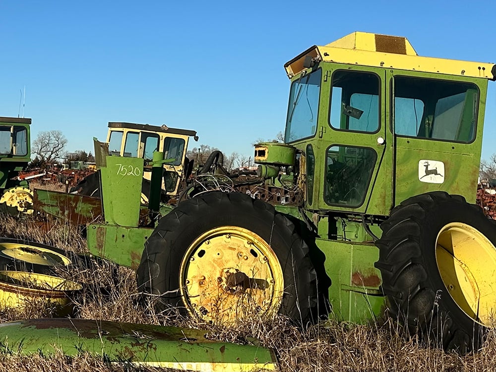 Salvaged John Deere tractor 7520