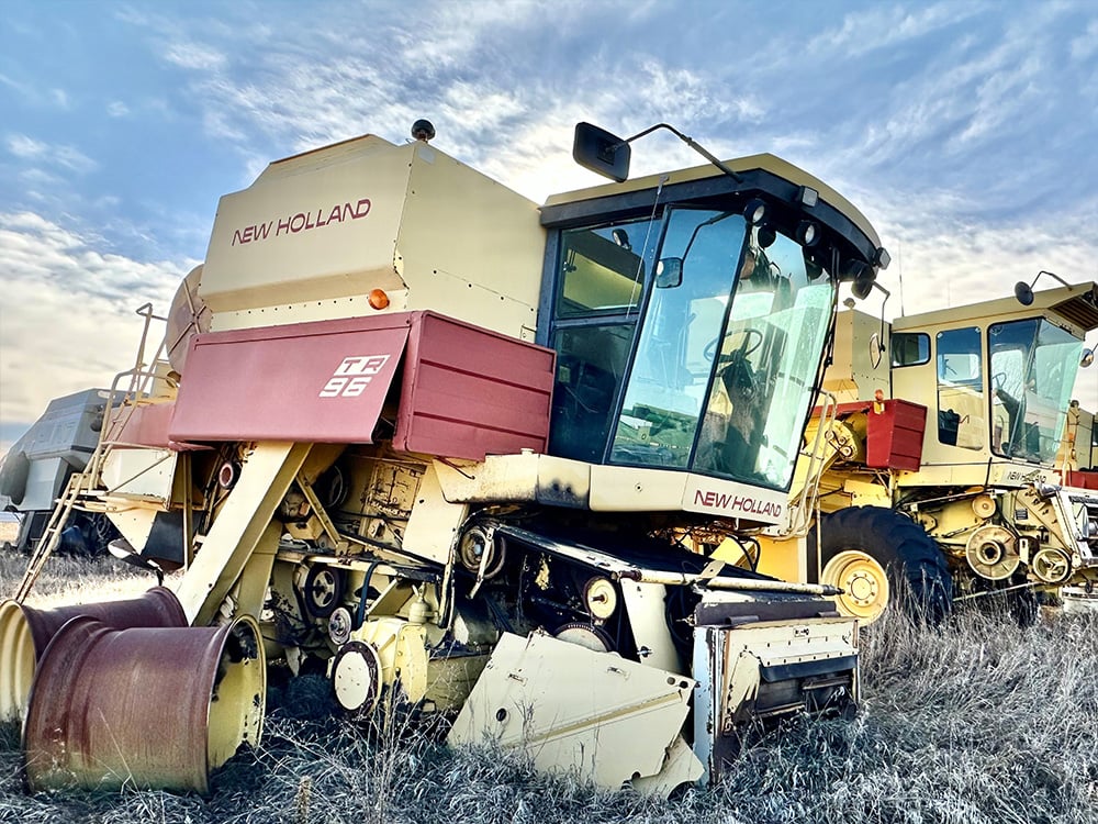 New Holland salvaged harvestor TR 96